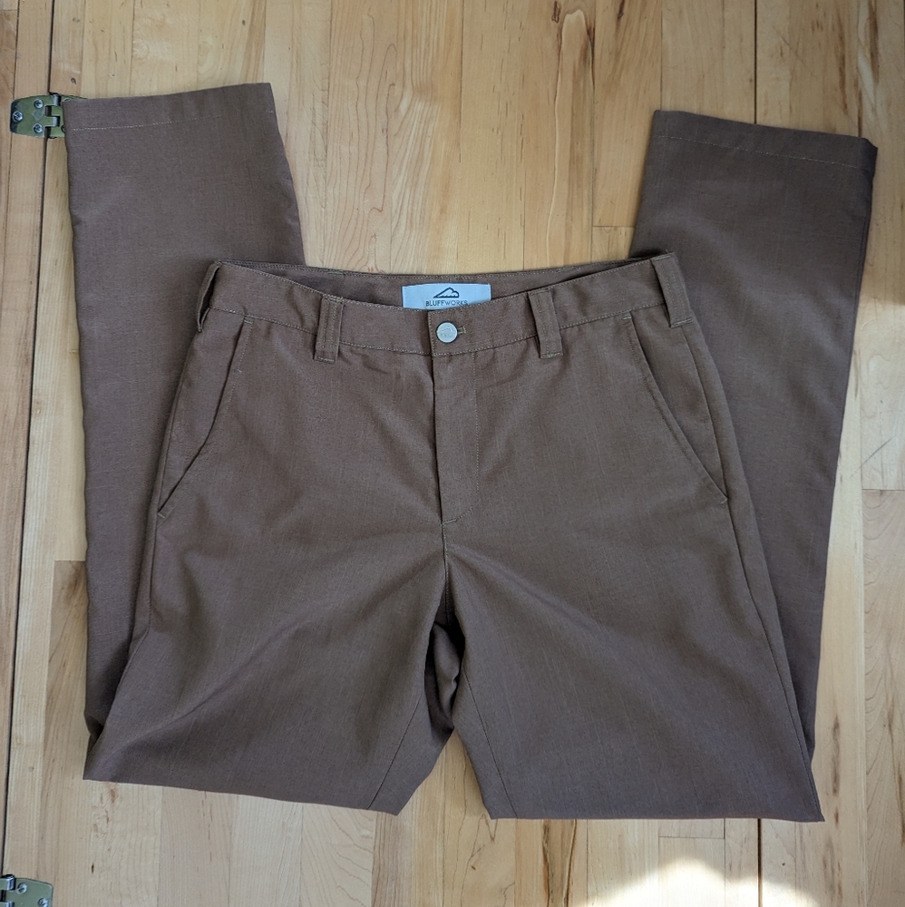 Bluffworks NYC Mens 30x32 Regular Tan Performance Chino Casual Pants EUC